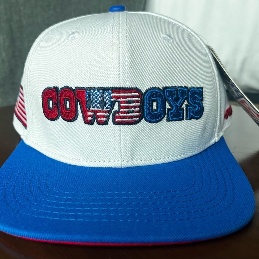 RARE NWT Pro Standard Dallas Cowboys Embroidered  Adult SnapBack Cap $49.99 tags